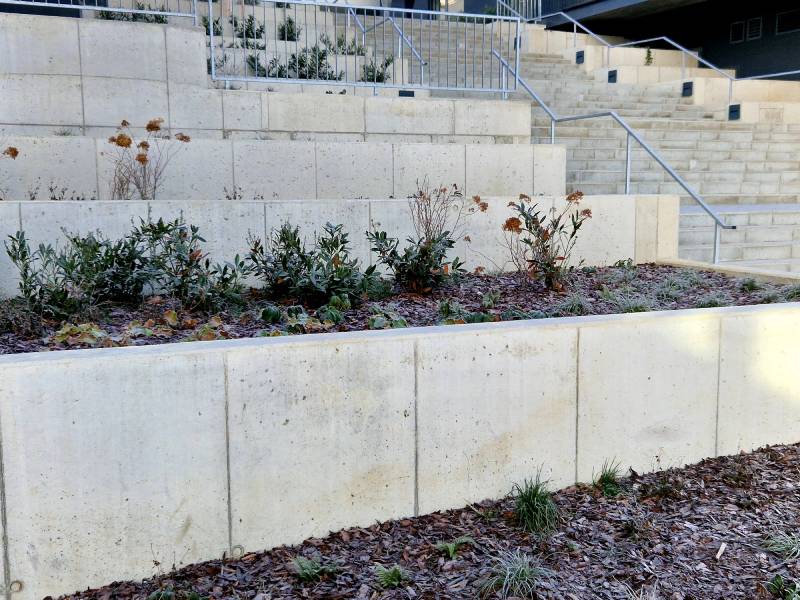 Concrete retaining walls
